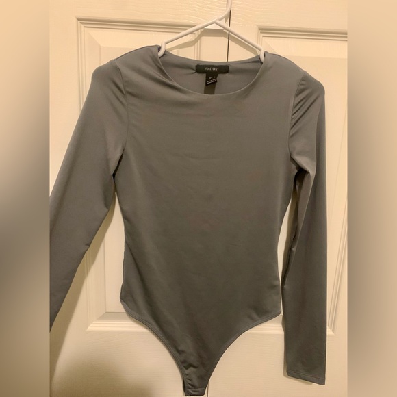 Forever 21 woman’s size small grey long sleeve body suit - Picture 4 of 4